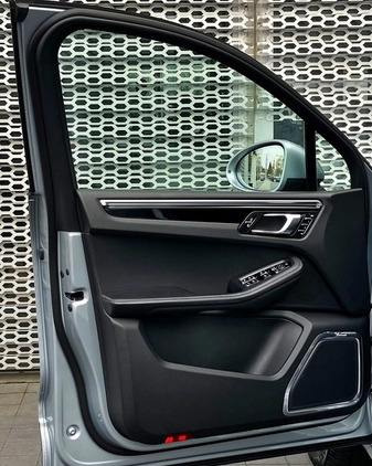 Porsche Macan cena 229000 przebieg: 95907, rok produkcji 2019 z Bytów małe 781